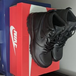 Black Nike Boots